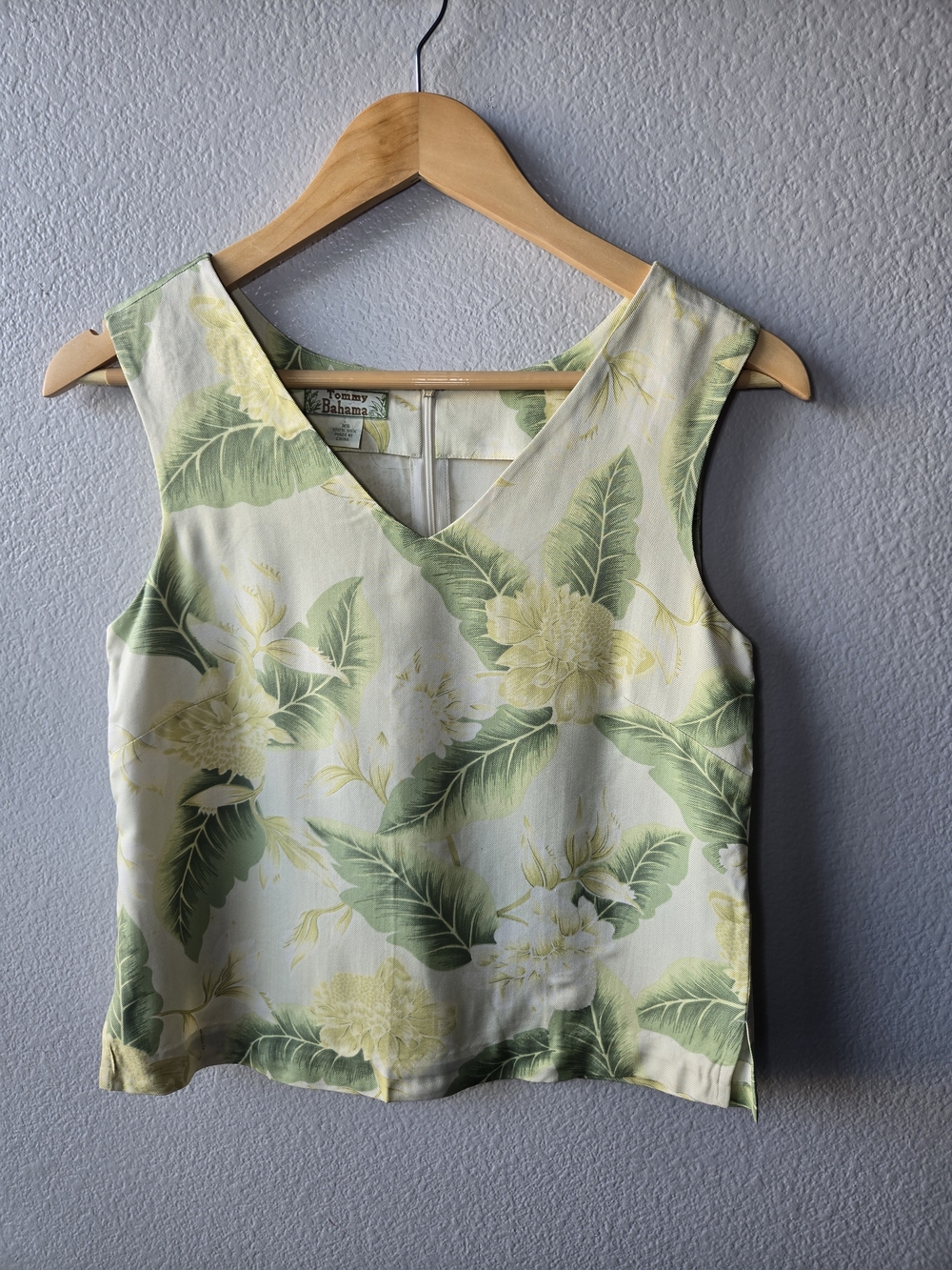 Tommy Bahama Sleeveless V-Neck Tropical Print Tank in Cream and Green 100% Silk